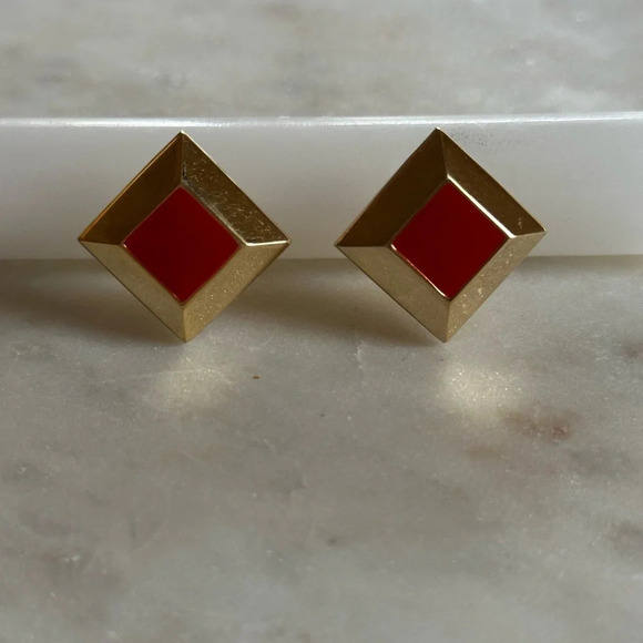 Vintage Napier Earrings Gold Tone Diamond Shaped Studs Cherry Red Enamel Center - Picture 10 of 10